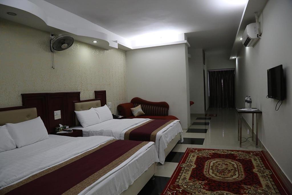 Hotel City Plaza Джессор Екстериор снимка